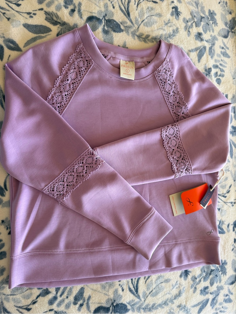 Freely Lavender Lace Inset Kid’s Sweatshirt Size Large